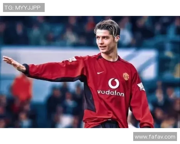 足球巨星场上英姿勃发气场全开尽显无与伦比的帅气风采