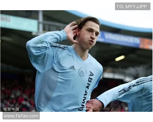 扎长头发的足球球星展示独特魅力与风采赛场外的时尚风头与运动精神